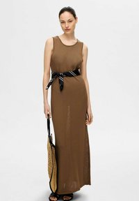 Selected Femme Maxi šaty - coca mocha