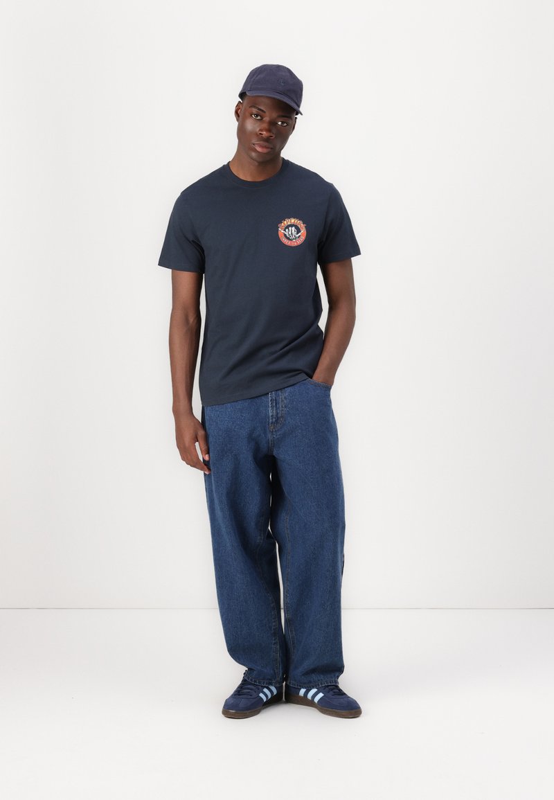 RIP CURL Shred Till Dead - Maglietta Uomo Blu Navy - T-shirt Surf Relaxed