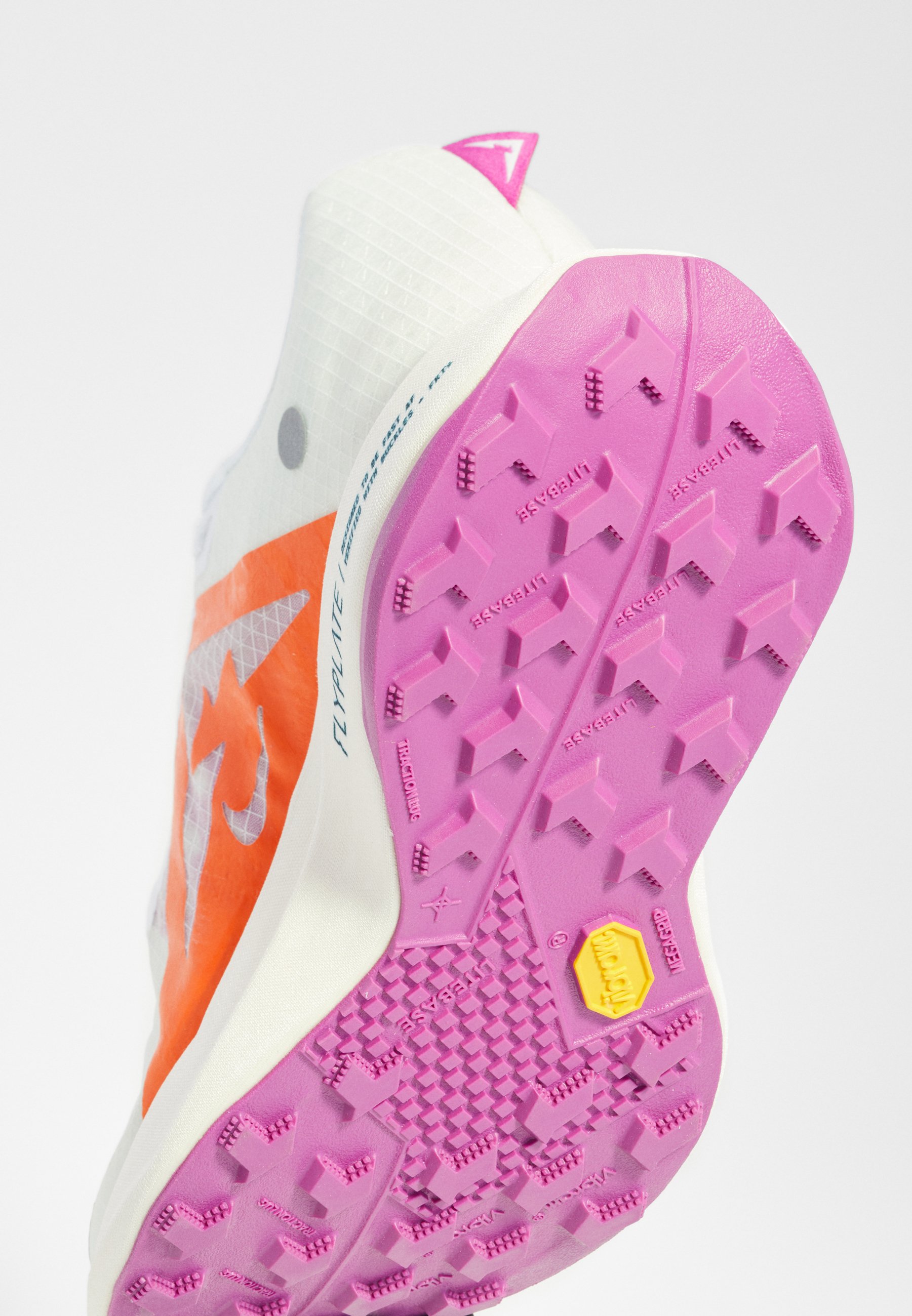Nike Performance ZOOMX ULTRAFLY TRAIL - Obuwie do biegania