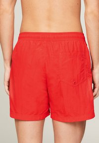 Tommy Jeans HERITAGE CRINKLE LENGTH - Bañador corto - hot heat