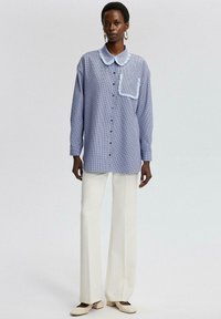 Touché Privé RUFFLE DETAILED GINGHAM - Blúzka so zapínaním na gombíky - navy blue