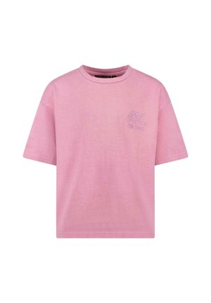Roze katoenen t-shirt met korte mouwen, ronde hals en reliëftekst aan de linkerkant. Heeft een relaxte pasvorm en een zachte textuur.