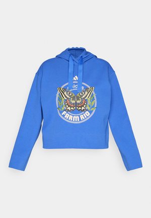 Plavi skraćeni dukserica s grafikom leptira i zelene biljke, "Adidas" logo i "Farm Rio" tekst sprijeda, s kapuljačom i podebljanim trakama.