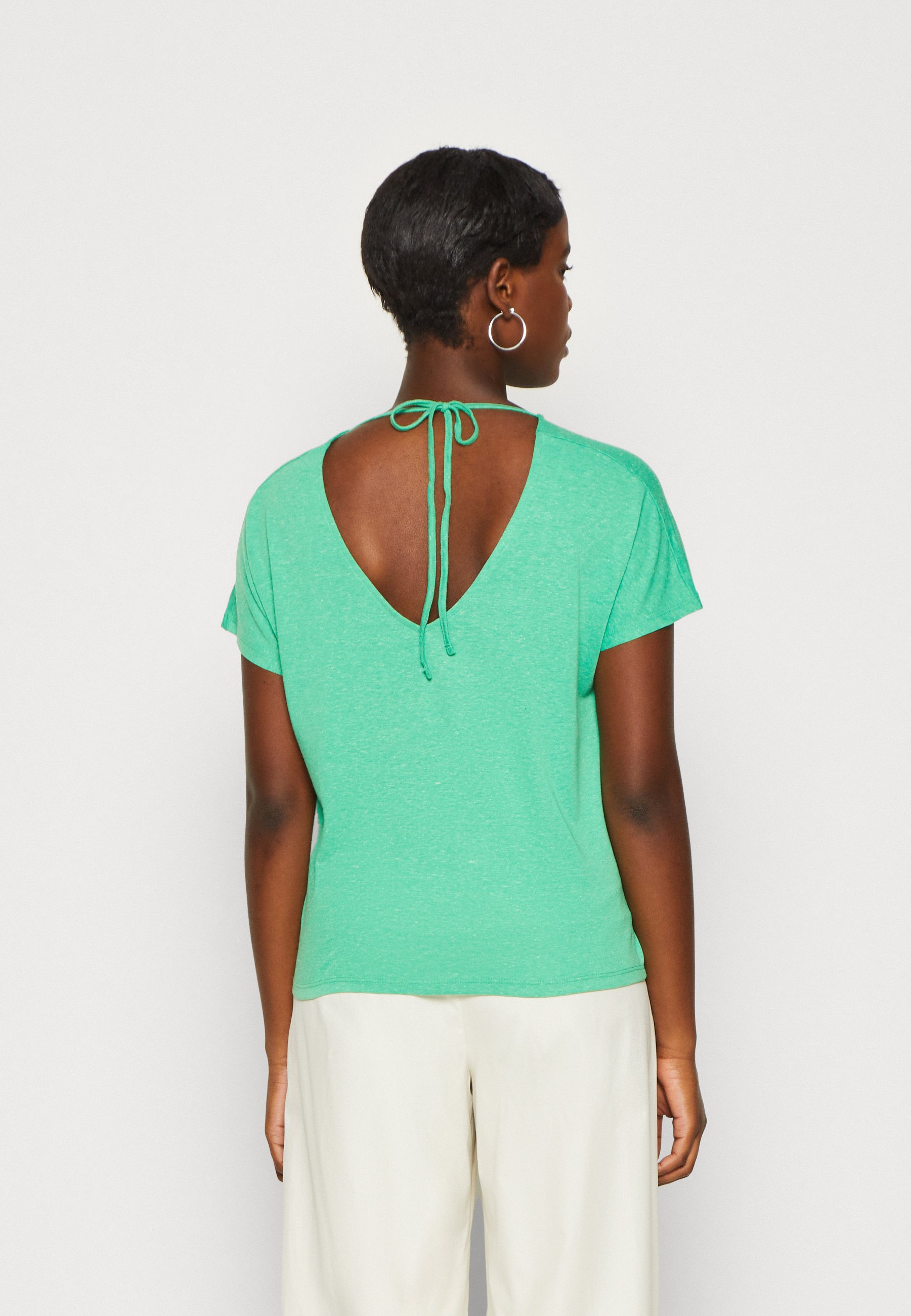 VERO MODA Damen Vmmarijune Ss Deep V-Neck Top – Weiches T-Shirt Mit V-Ausschnitt, Reguläre Passform