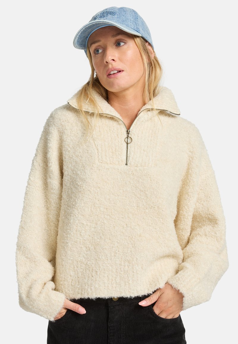 Crème-kleurige fleece pullover met een halve rits kraag, textuurstof, geribde accenten bij de halslijn en een relaxte pasvorm.