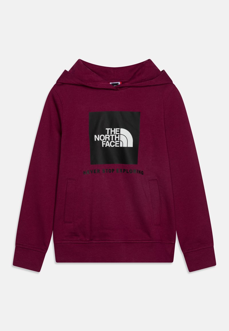 Bordowy kaptur wykonany z miękkiego materiału, z czarnym kwadratowym logo oraz białym napisem "THE NORTH FACE" i "NEVER STOP EXPLORING". Kieszeń z przodu.