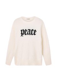 Biały włochaty sweter z okrągłym dekoltem i długimi rękawami. Na piersi widoczny napis „Peace” w czarnych, pogrubionych literach.