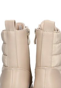 Luna Collection Botines con cordones - beige