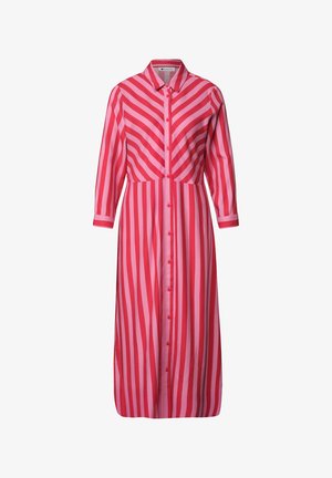 Pitkähihainen nappilistallinen mekko, jossa punaiset ja vaaleanpunaiset vinoraitakuviot yläosassa ja pystysuorat raidat hameessa, kauluksessa ja hihansuissa.