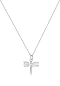 Strieborný prívesok v tvare vážky na jemnom reťazci, s detailným prevedením krídel a hladkým dizajnom tela.