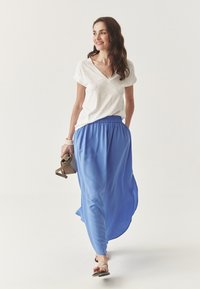 TATUUM KATIA - Maxi szoknya - blue