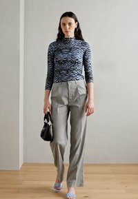 Scotch & Soda ALL OVER PRINTED MOCK NECK LONG SLEEVE - Maglietta a manica lunga - blue