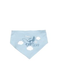 Bavaglino per neonato di colore azzurro chiaro con illustrazione di un elefante volante e nuvole, testo "Non limitarti a volare.. VOLA ALTO" in lettere blu e bianche.