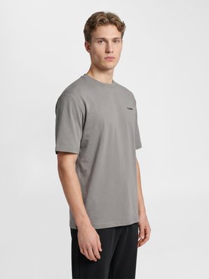 Hummel HUMMEL HMLHIIT LOOSE T-SHIRT S/S UNISEX - T-shirts print - sharkskin