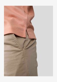Sélectionné, pale pink
