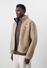 Nike ACG ACG "CANWELL GLACIER" - Chaqueta de invierno - khaki/summit white