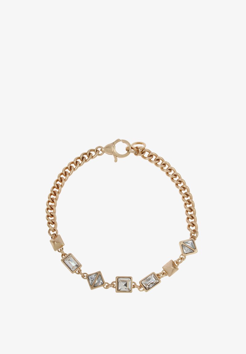 Pulsera de cadena en tono dorado que presenta cristales transparentes facetados alternos y acentos de metal geométrico. Cierre de langosta.