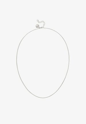 Collier en argent avec un design lisse et flexible. Comprend un fermoir en homard et une chaîne réglable pour des longueurs variables.