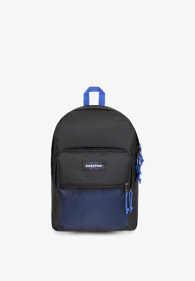 Sac à dos Eastpak noir avec poche avant en mesh bleu, tirettes de fermeture éclair bleues et poignée supérieure bleue vu de face.