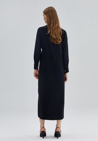 Touché Privé BELTED  - Kreklkleita - black