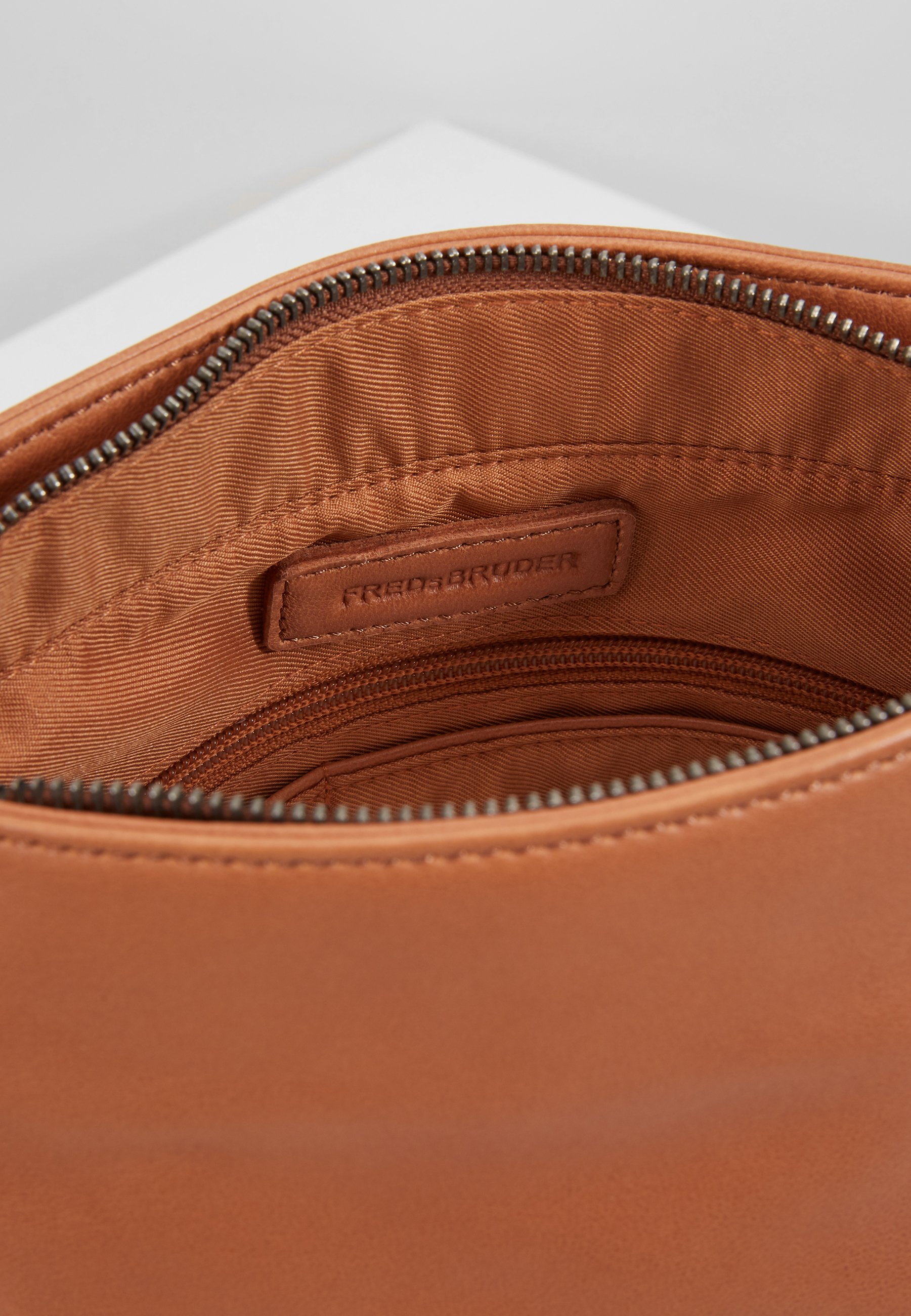 FREDsBRUDER CHIC Skulderveske cognac Zalando.no FREDsBRUDER CHIC Skulderveske cognac Zalando.no