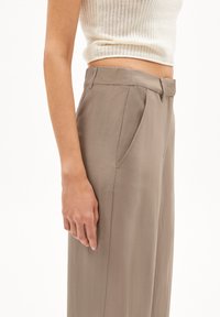 ARMEDANGELS CAARUNUS LINO - Stoffhose - cinnamon dust