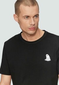 s.Oliver MIT HALLOWEEN-STICKEREI - T-shirt print - schwarz