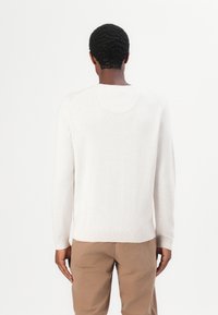TOM TAILOR BASIC V NECK - Neule - soft buttercream melange