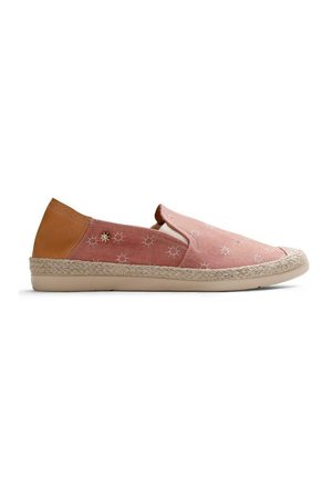 Zapato casual tipo slip-on con parte superior de tela rosa bordada con pequeños patrones solares, tacón de cuero marrón claro y ribete de suela trenzada de yute.