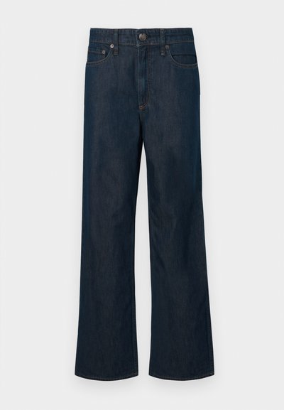 Donkerblauwe denim wijde broek met een knoopsluiting, vijf zakken en contrasterende oranje stiksels. Gladde textuur, klassiek ontwerp.