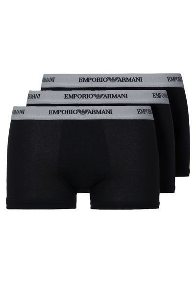 Čierne bavlnené boxerky v balení po troch kusoch, so šedým elastickým pásom s logom "EMPORIO ARMANI". Hladký povrch a priliehavý strih.