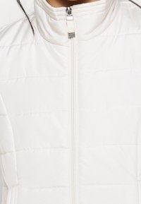 Vero Moda Petite Allvädersjacka - off-white