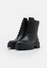 Marco Tozzi Botki na platformie