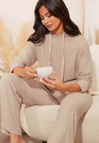 Lipsy SUPER SOFT LOUNGE HOODIE - Pyžamový vrchný diel - camel