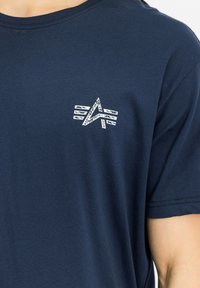 Alpha Industries SIGNATURE - Tričko s potlačou - rep blue