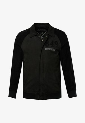 Zwarte bomberjack van leer en suede. Bevat een ritssluiting, zijzakken, geribbelde manchetten en borduursel "849 FIGHTER PILOT".