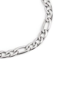 Cadena de metal plateado con eslabones ovalados entrelazados, con un acabado pulido y textura suave. Sin patrones o acentos visibles.