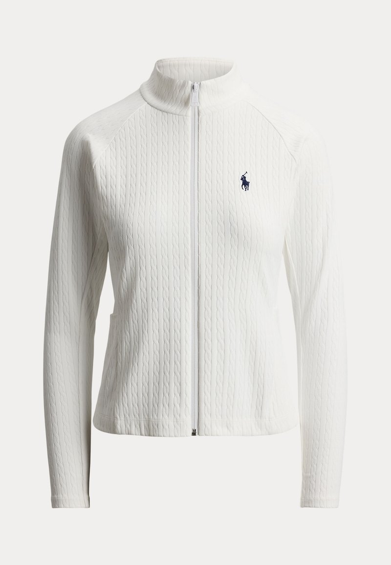 Veste blanche en maille zippée avec col montant, manches longues, motif torsadé subtil et petit logo brodé bleu marine sur la poitrine gauche.