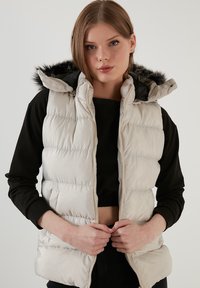 LELA SLIM FIT - Strukirani kaput - stone colored
