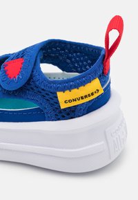 Converse CHUCK TAYLOR ULTRA SUMMER UNISEX - Polobotky - blue/red/amarillo
