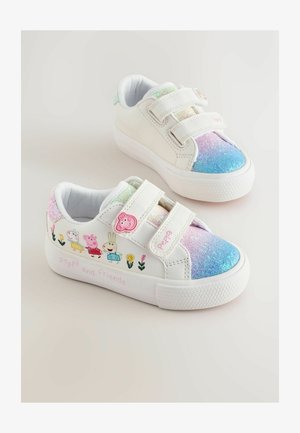 Białe trampki z błyszczącymi akcentami w kolorze niebieskim i różowym, z motywami Peppy Pig oraz haftem kwiatowym. Zapięcia na rzepy dla łatwego zakładania.