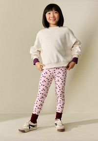 Non sélectionné, pink red spot