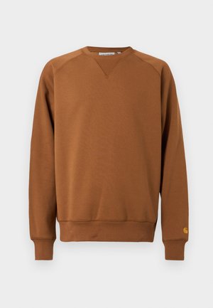 Καφέ φούτερ με μακριά μανίκια και στρογγυλή λαιμόκοψη, με ριμπ μανσέτες και τελείωμα, που διαθέτει μικρό λογότυπο στη ριμπ μανσέτα του αριστερού μανικιού.