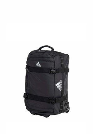 Schwarze Adidas Reisetasche auf Rollen mit doppelten Schnallen, oberem Griff und sichtbarem Adidas-Logo vorne und an der Seite.