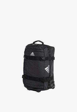 Schwarze Adidas Reisetasche auf Rollen mit doppelten Schnallen, oberem Griff und sichtbarem Adidas-Logo vorne und an der Seite.
