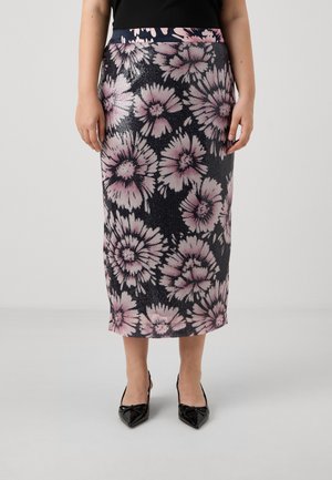 Blomstrete blyantskjørt med svart bakgrunn og store rosa og hvite blomster mønstre, teksturert stoff og en tettsittende midje.
