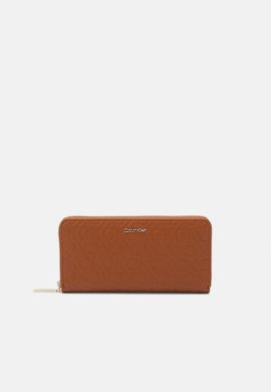 Tamaris Juliane Handyetui In Brown – Handytasche Mit Logo, Verstellbarem Trageriemen