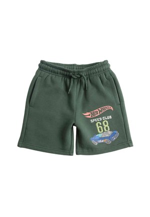 Ciemnozielone spodenki dziecięce z gumką w pasie, kieszeniami po bokach oraz grafiką Hot Wheels "Speed Club 68" z niebieskim samochodem na lewej nogawce.