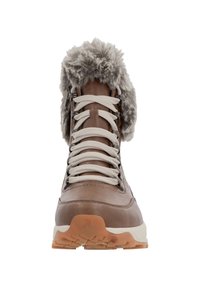Brązowy skórzany but z szarym kołnierzem z sztucznego futra, białymi sznurówkami i teksturowaną gumową podeszwą. Posiada metalowe oczka na sznurówki.