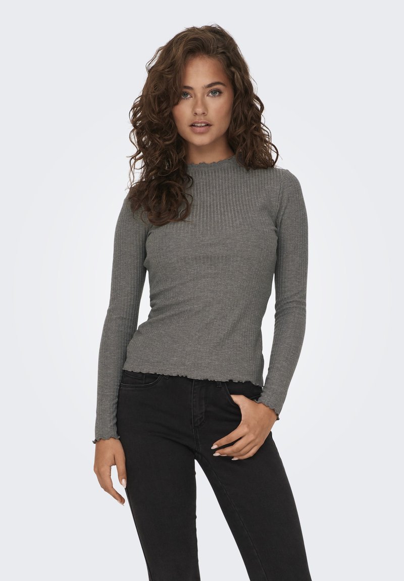 Gray ribbed long-sleeve top with a scalloped neckline and hem. Fitted design, made from a soft texture, paired with black fitted jeans.